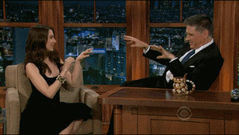 3. 故意说妹子嘴角有饭粒,用手去帮她摘; 4.