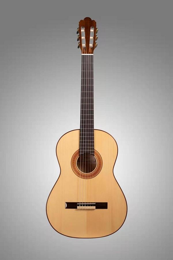 阿尔达米拉这款古典吉他性价比不错初学者可挑选