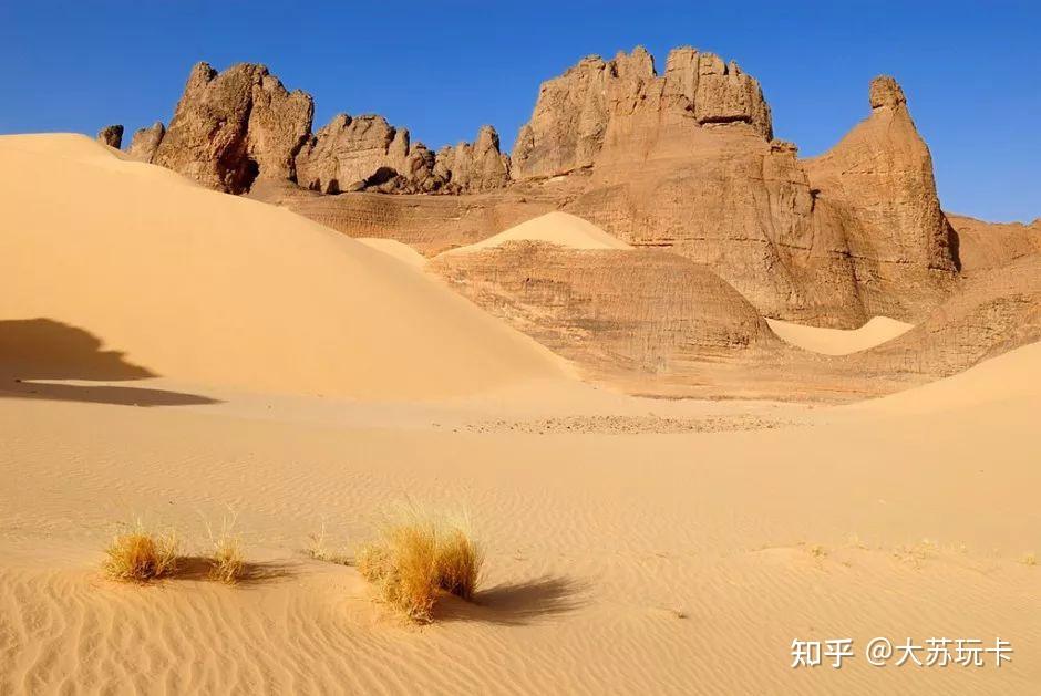 撒哈拉沙漠位于北非阿特拉斯山脉与苏丹草原,以及大西洋与红海沿岸