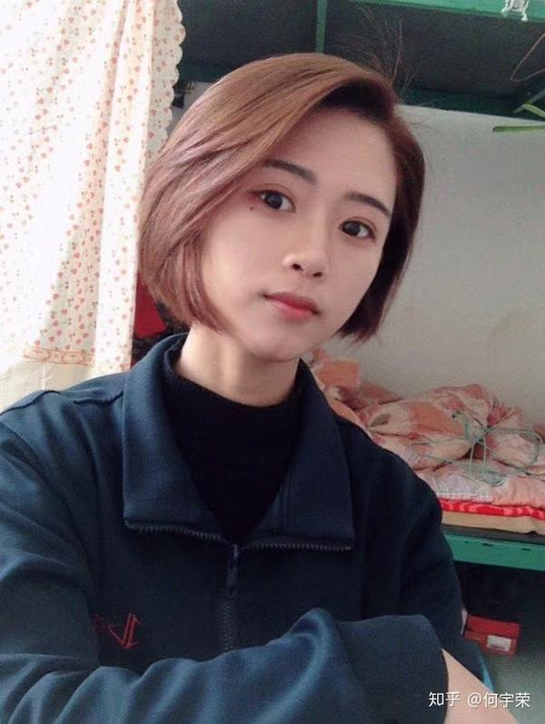 能让直男的我认为帅气的女生已经不多了,而且还那么真实地出现在了
