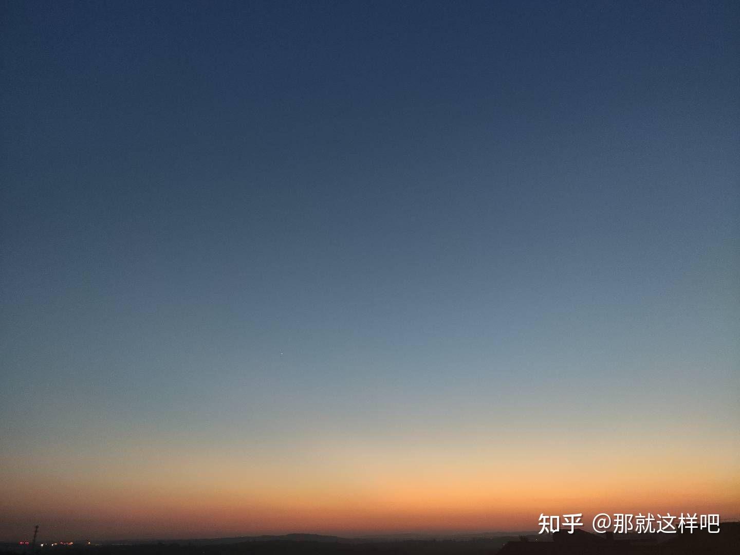 小十二们你们有破晓色的天空的图片吗求