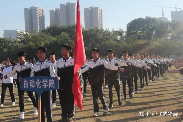 广东其他大学也是有校服的呦,例如:华南师范大学,嘉应学院,广州华商