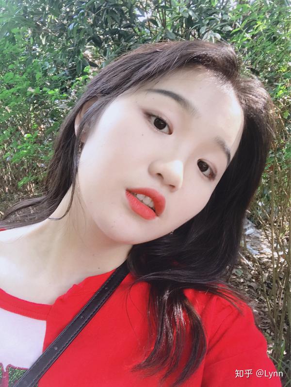 你身边有那些圆脸 单眼皮 塌鼻子的女孩长得很好看?