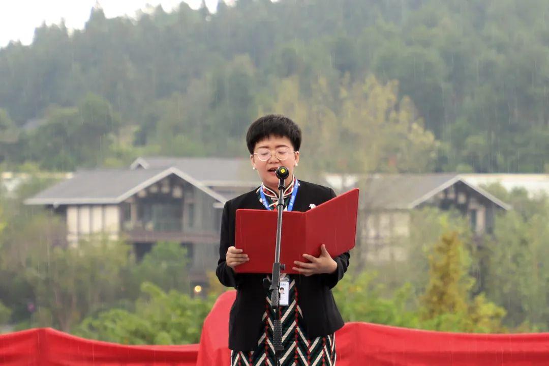 受龙滨书记委托,王永明在丰收仪式上致辞,他表示,丹寨将继续推动传统