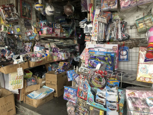 香烟盲盒劣质文具暗访多处儿童文具店发现这里的套路真不少