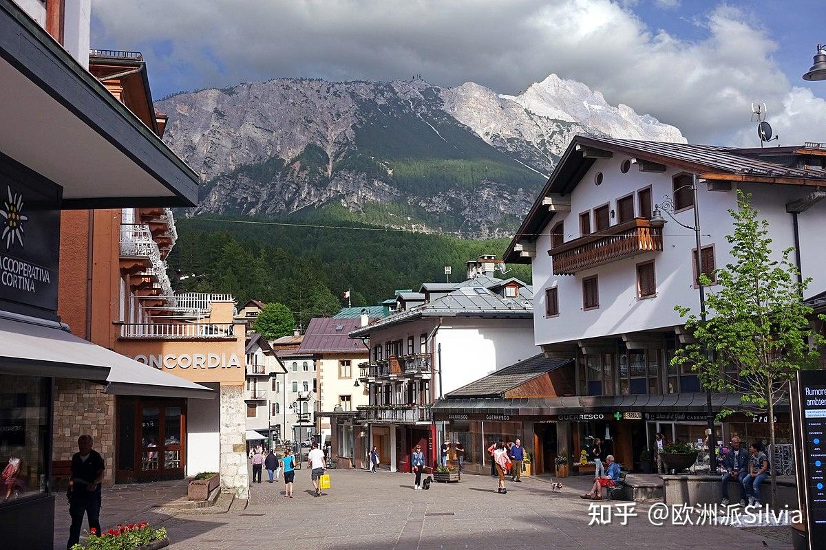 第一,位于意大利的科尔蒂纳丹佩佐cortina d"ampezzo (italy).