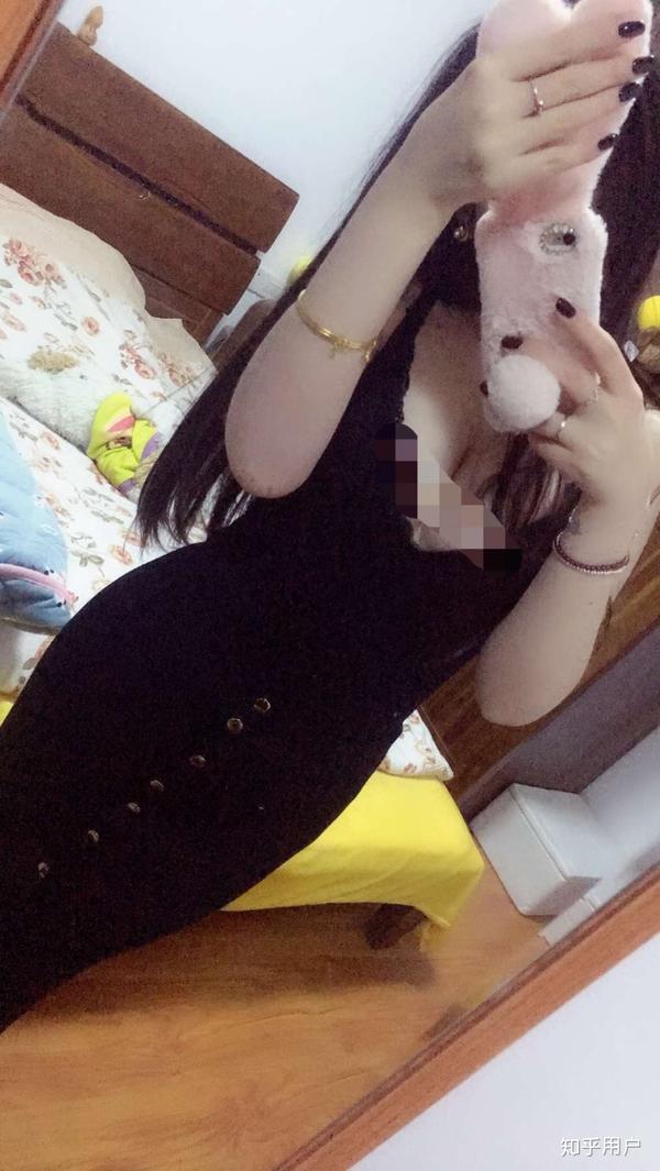 大胸女生如何穿衣搭配?