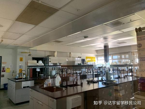 学生证,使其充分共享大学高端设施体育设施如图书馆,体育馆,实验室