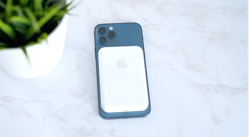 如何看待视频博主实测苹果外接电池给 iphone12 pro max 充电半小时仅