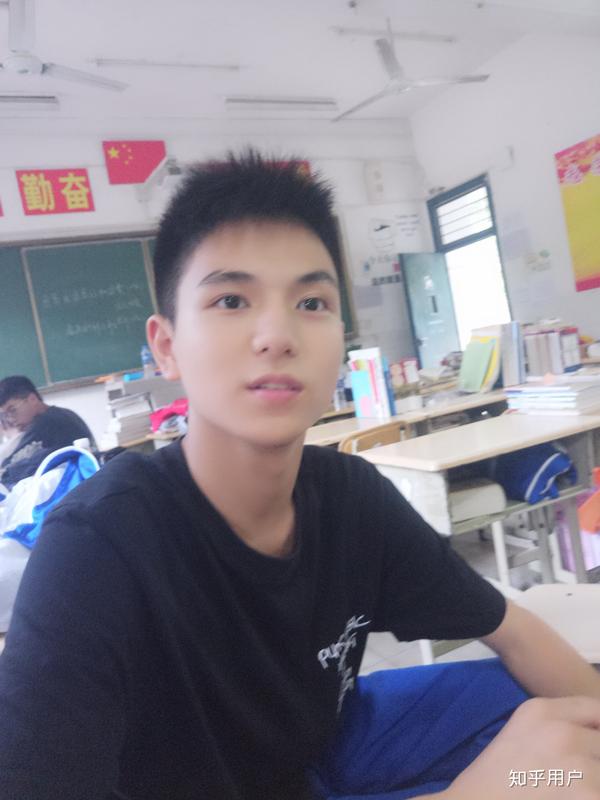 你见过的最好看的男生长什么样子