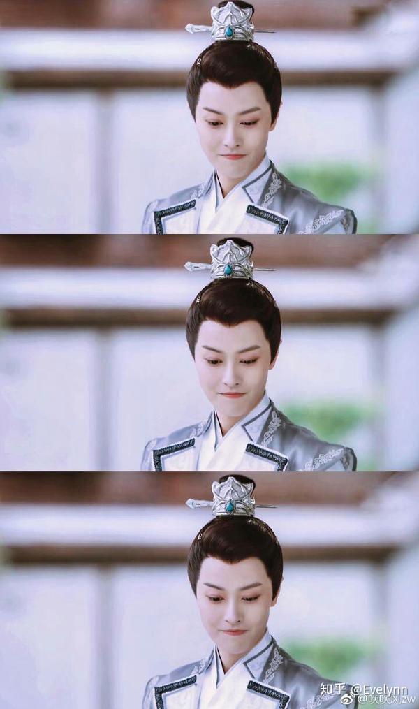如何评价邢恩在《小女花不弃》中女扮男装饰演莫若菲?