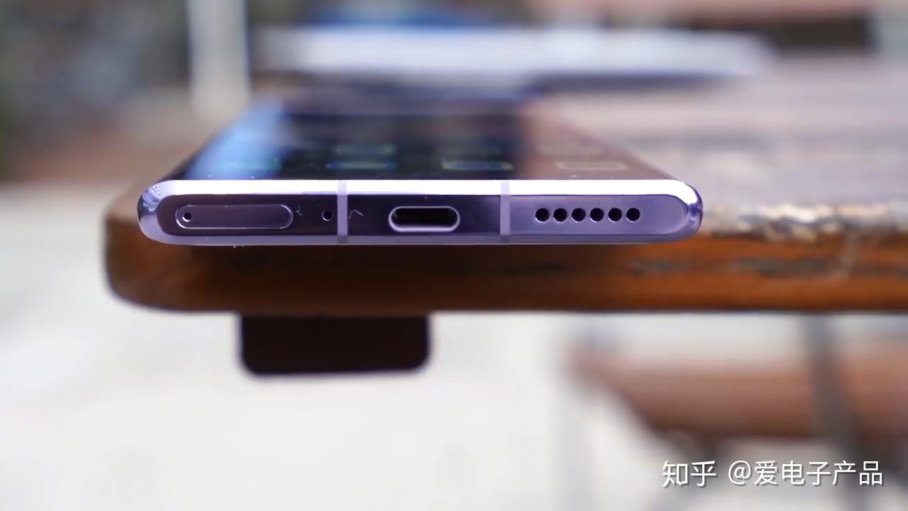 不支持耳机接口,usb-typec接口.emui 10系统系统,处于中上水平.