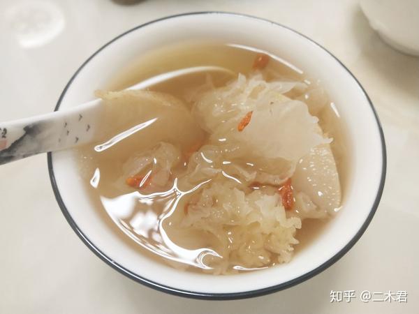 风热感冒降降火,来一碗雪梨银耳炖海底椰