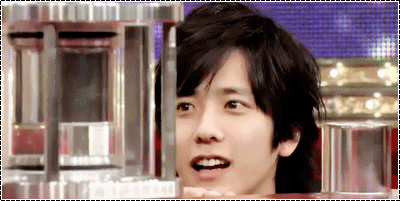 利达很呆,但是舞台上闪闪发光,二狗子很聪明,看着呆滞的利达就特别喜