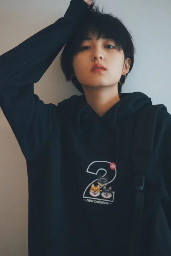 美人计剪了短发的张子枫有点英艳同辉的意思了