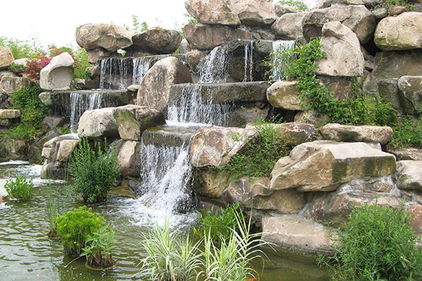 为何庭院中最好建一处假山流水景观?