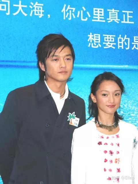 后来的周迅越来越炙手可热,她出演了当时最火的电视剧《射雕英雄传》
