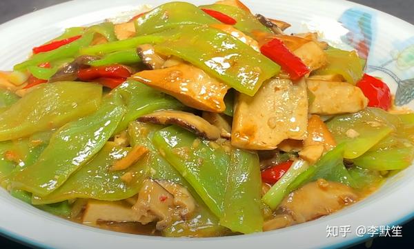 莴苣炒香干,入口爽脆鲜香入味,制作简单比大鱼大肉还好吃
