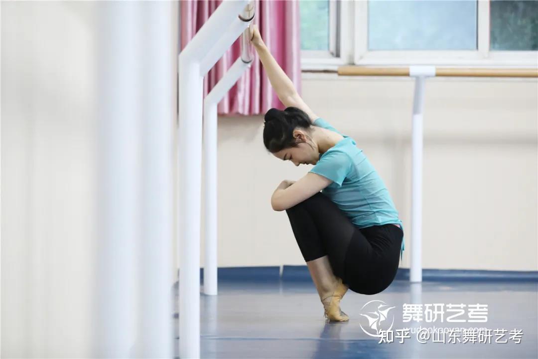 干货警告这里有最详细的软开度训练方法舞蹈生都在收藏