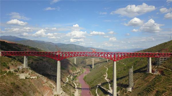 中老铁路元江特大桥顺利合龙 创下两项世界之最