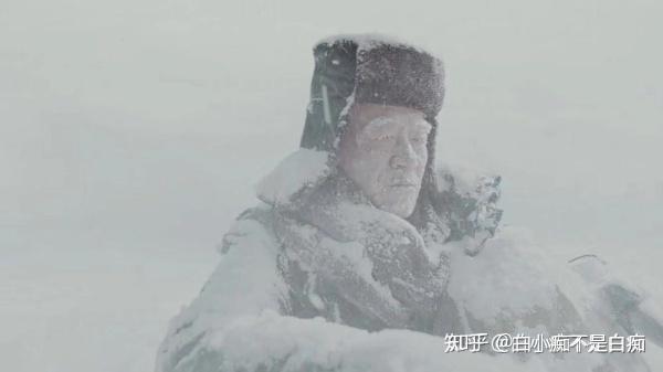 热泪盈眶的,不只有老刘头为了解救被大雪困住的先遣队员而被冻成冰雕