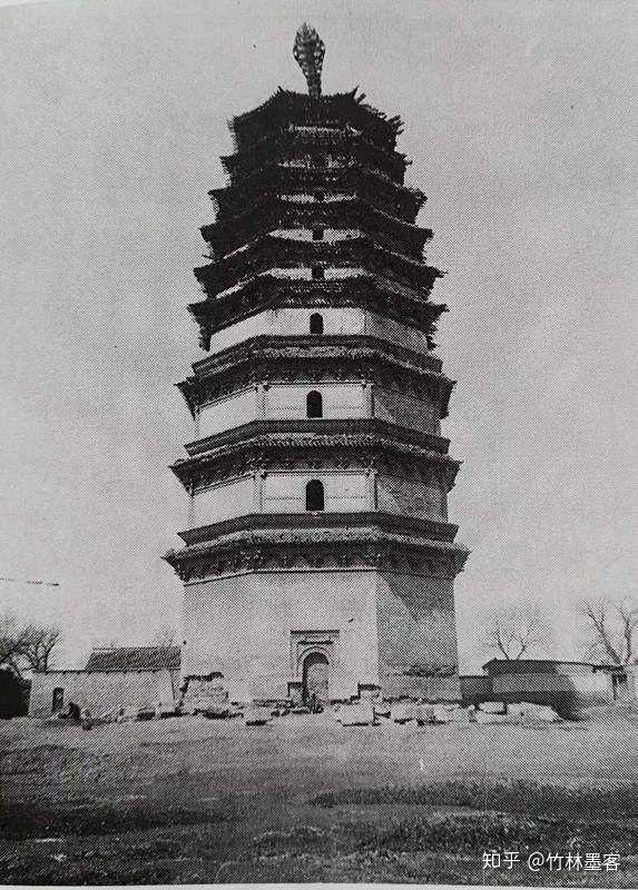 这是一组正定四塔各时期的图像,有广惠寺华塔,天宁寺凌霄塔,以及竹林