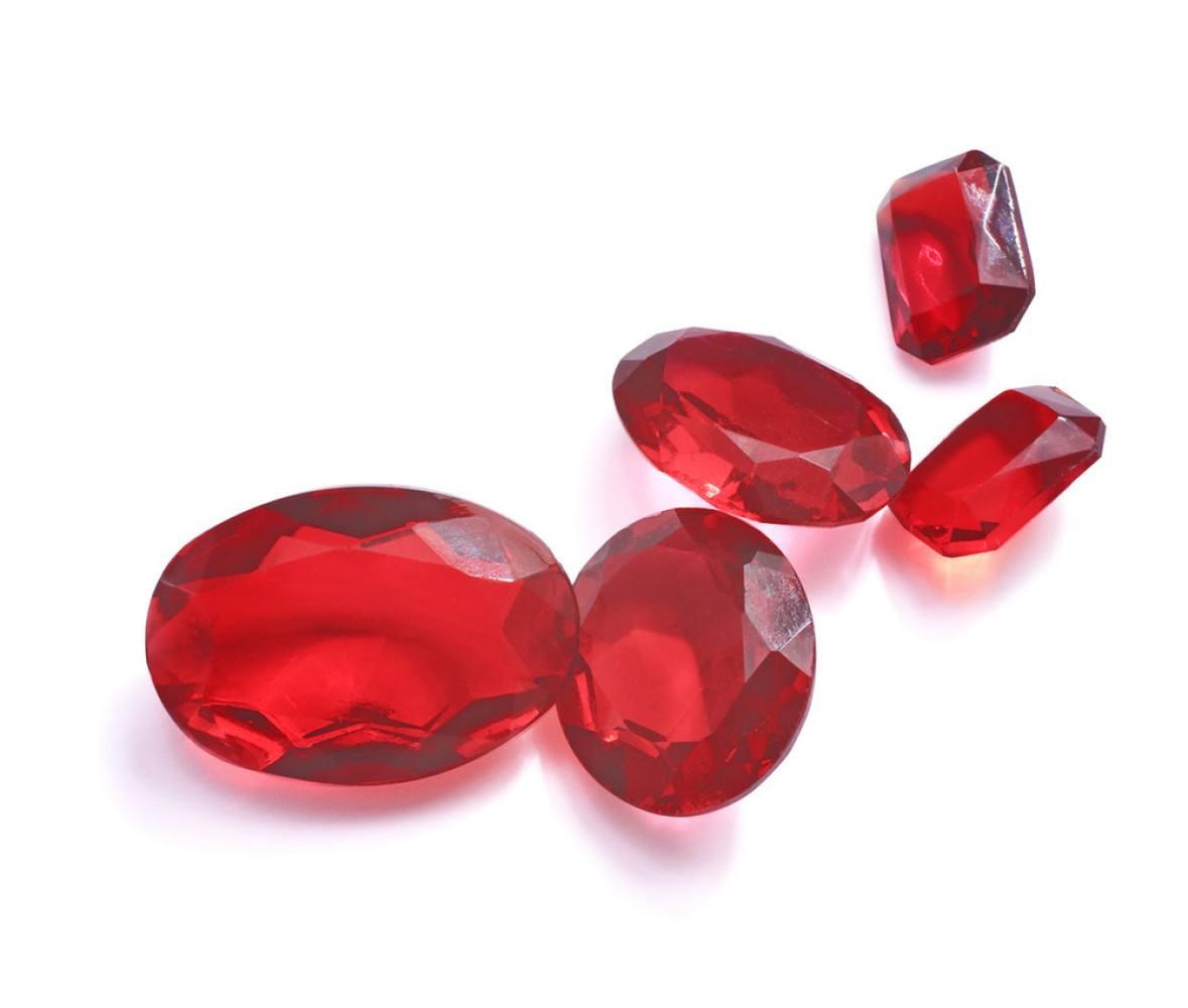 红宝石鉴赏 珠宝 1 人 赞同了该文章 英文名:ruby 硬度 9  比重 3.
