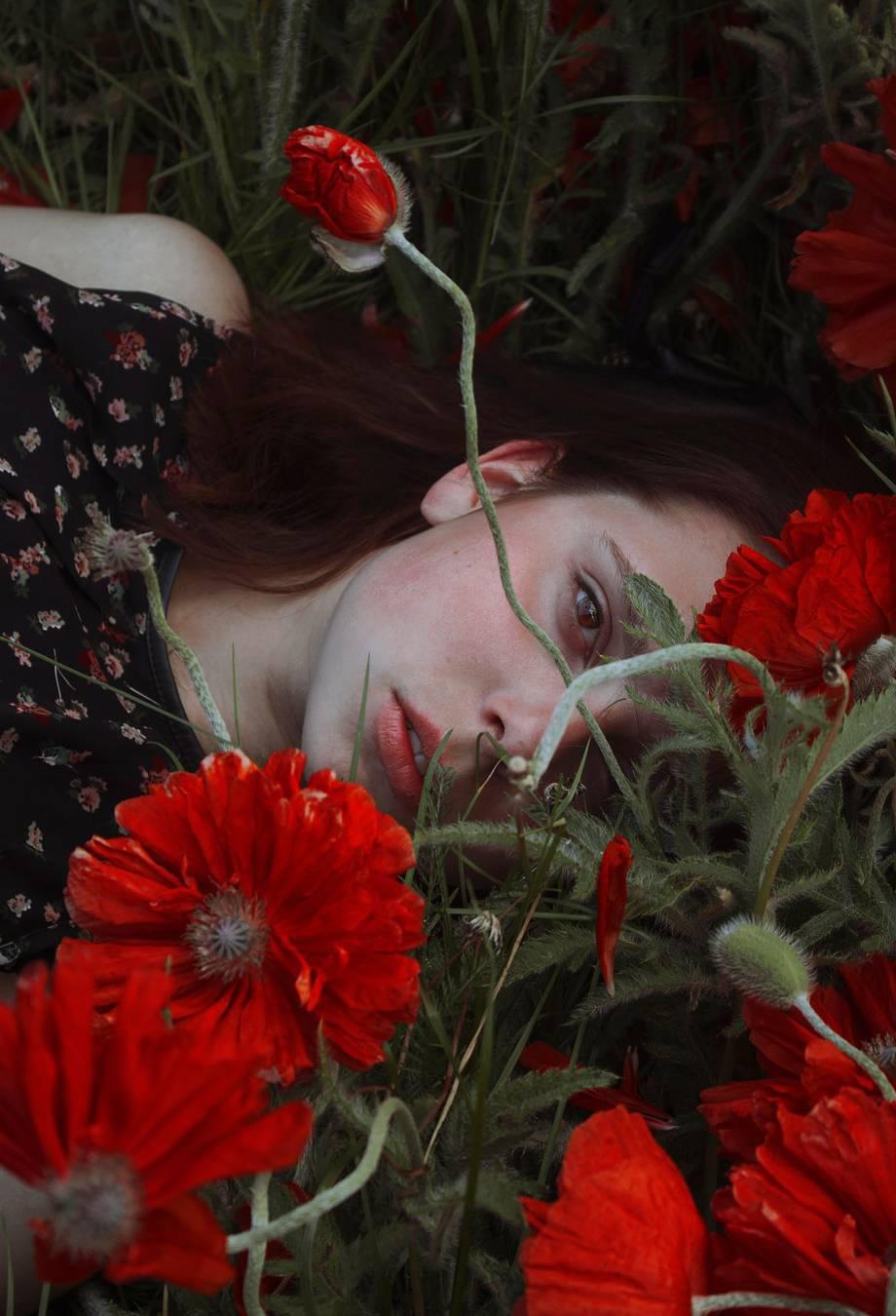 忧郁的眼神,花儿一样的女子