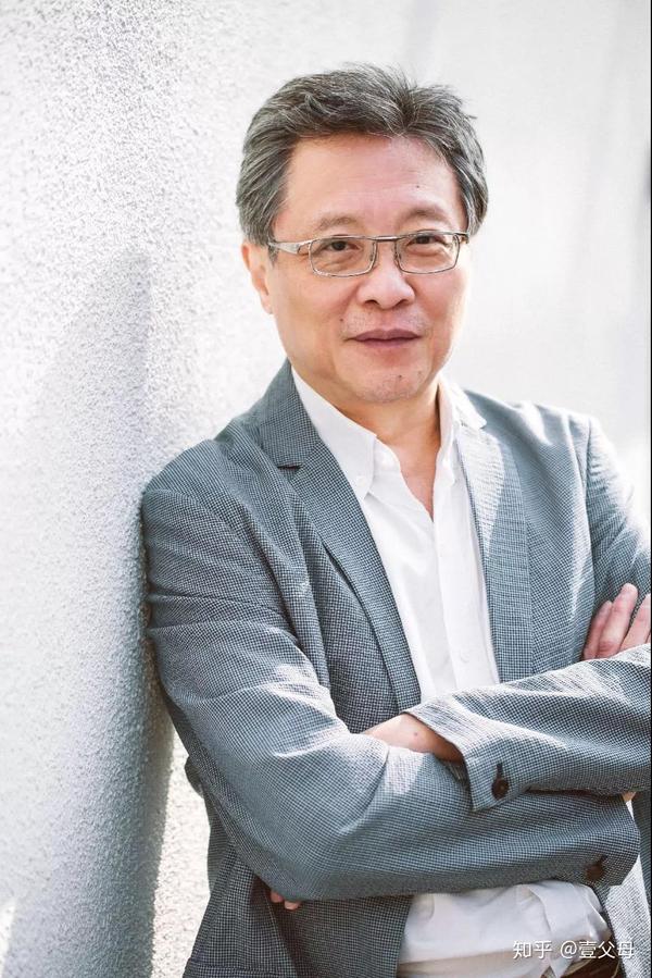 最近看高晓松的《矮大紧指北》,正好有一篇讲张大春,题目叫《张大春
