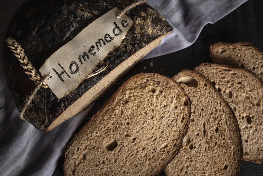 对俄罗斯人来说,黑面包不仅是食物,更是一种文化象征,许多重要的历史