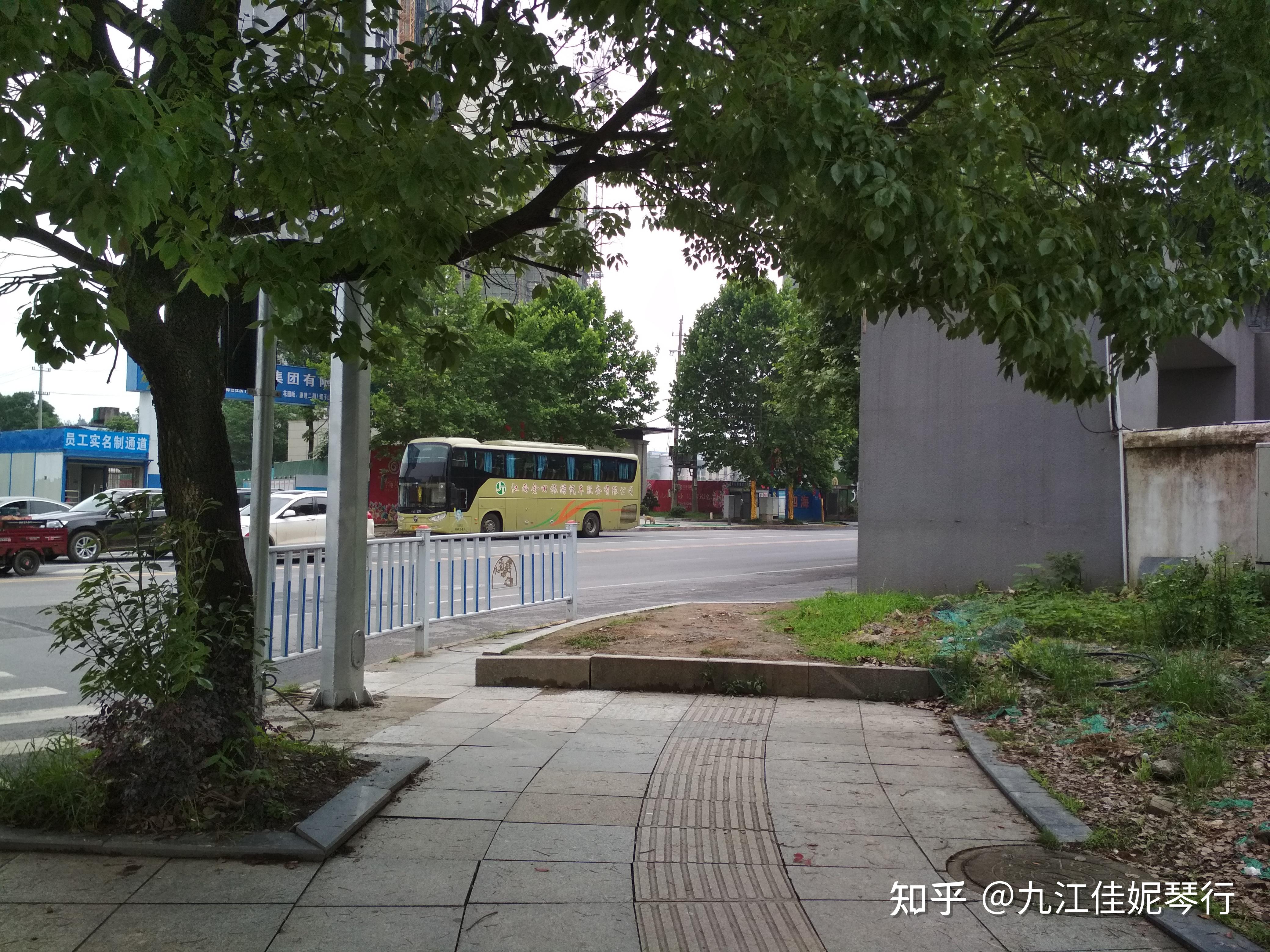 九江市濂溪区前进东路与木樨路交汇路口有一栋建筑因为历史遗留问题