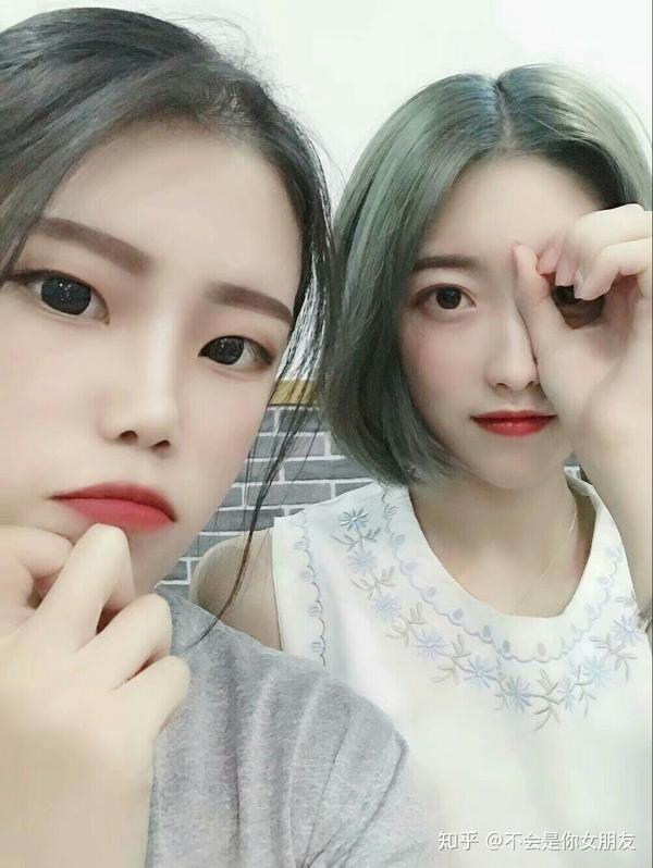 女生染显眼奇异的发色是一种怎样的体验?