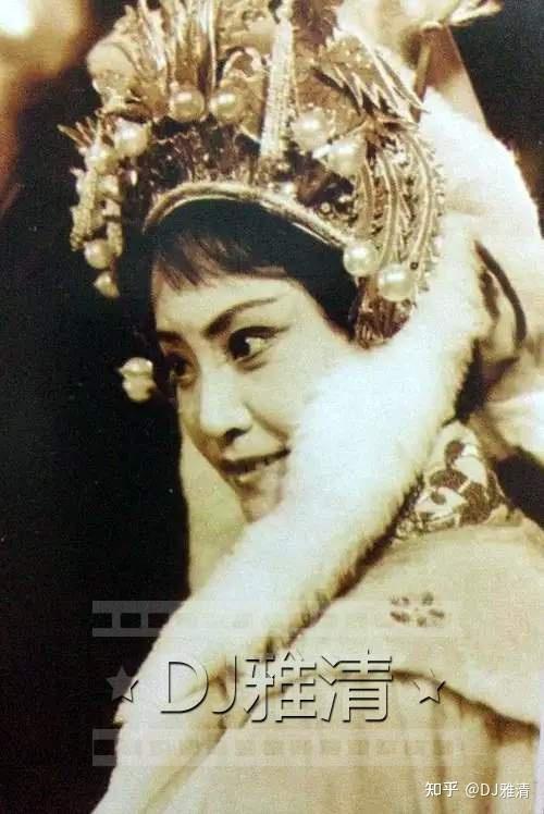 一个班上四朵花李炳淑和杨春霞争奇斗艳的日子从1959年就开始了