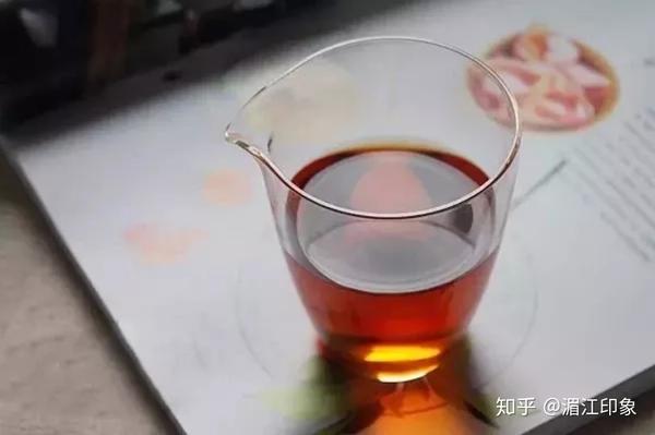 黑茶的泡煮储存汤色滋味与菌花香