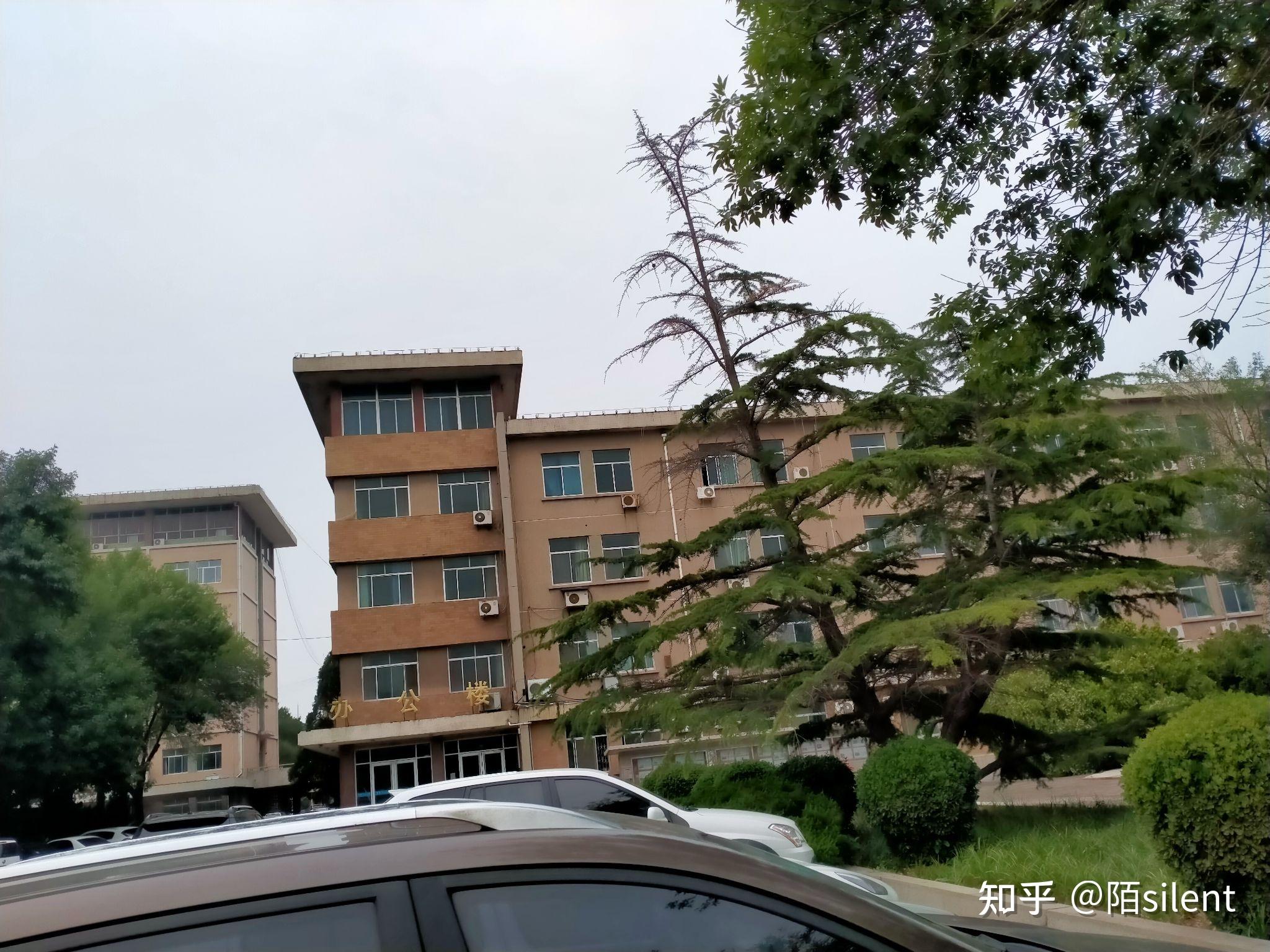 山东石油化工学院周围环境和住宿条件怎么样啊