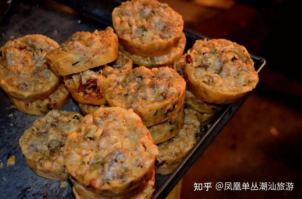 采用优质雪粉,配之以潮州本地出产的饶平汫洲新鲜珠蚝,外皮煎得酥脆