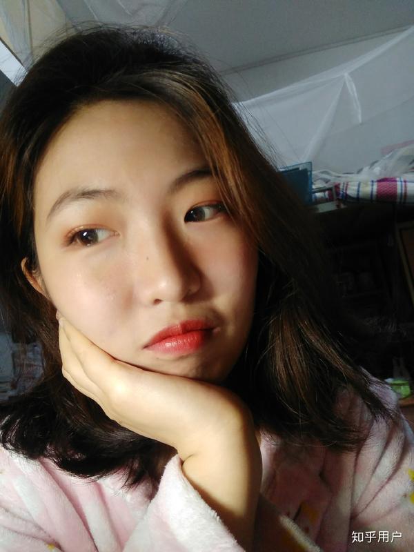 女生自拍修图前和修图后会有多大差别?