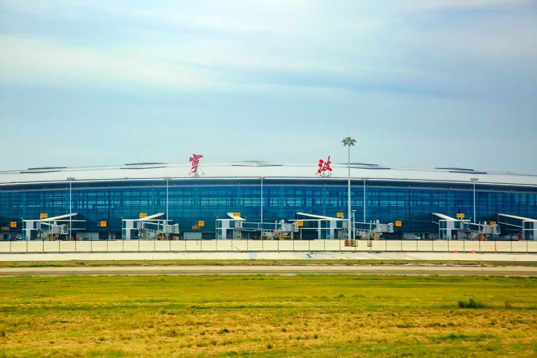 一,宁波栎社国际机场停车场最新收费标准如下