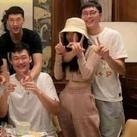 风头超过nba总决赛!胡明轩冲上热搜!他的女朋友首次曝光