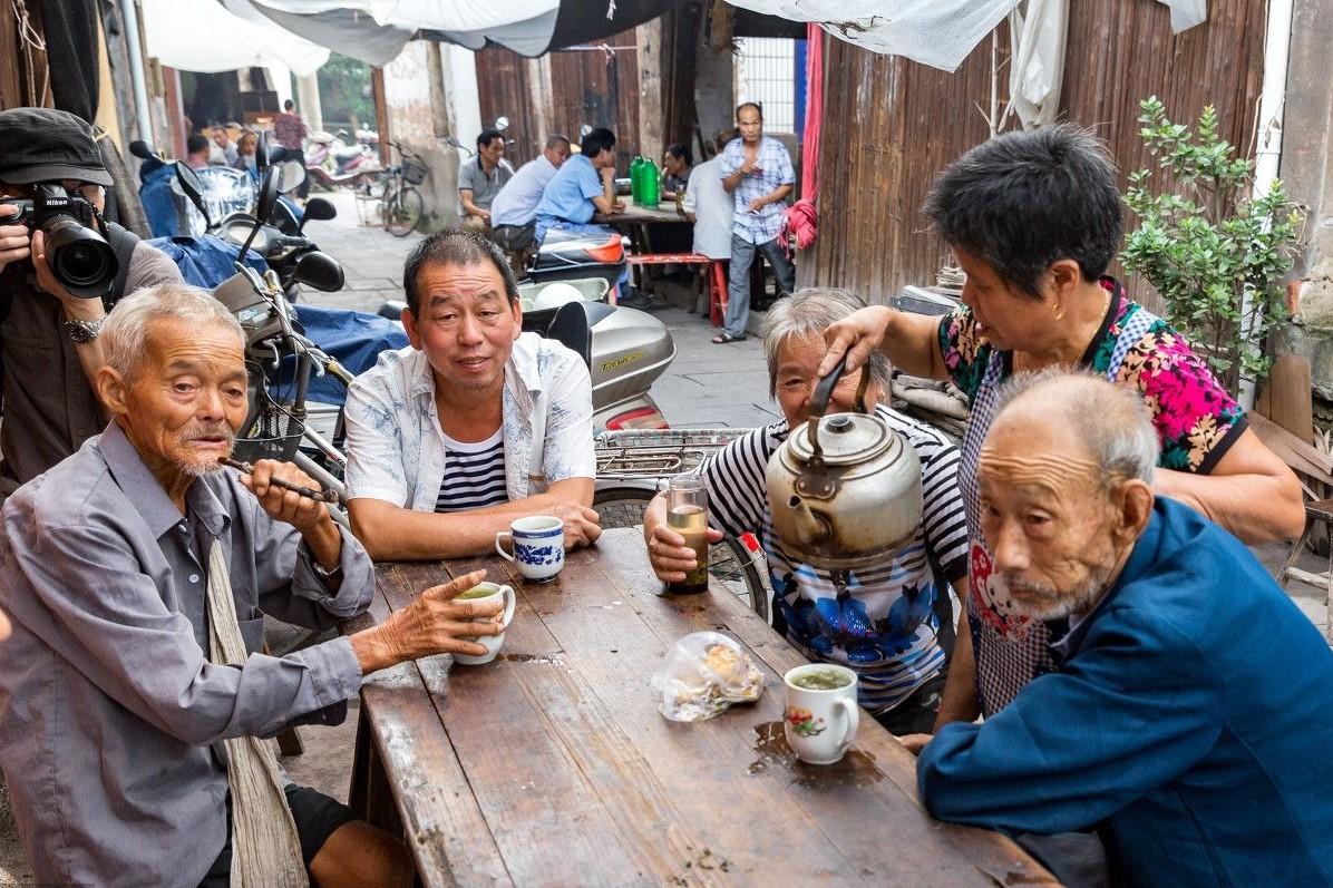 随着喝茶的人越来越多开一家大众茶馆怎么样