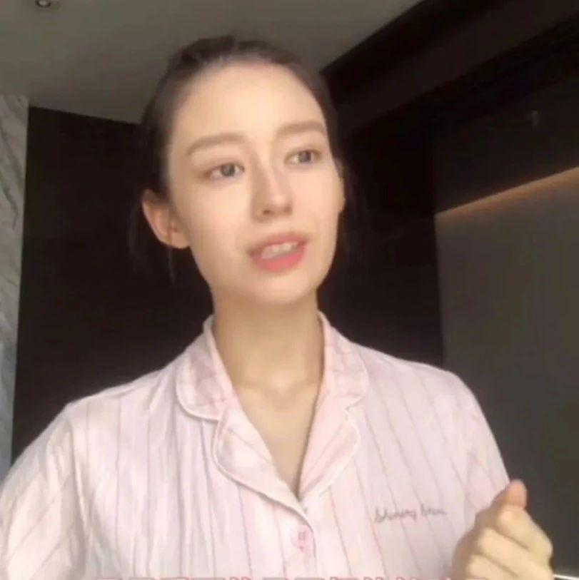 aa 小程序:我的衣橱   我的美妆间 从护肤步骤来说,卸妆洁面以后,紧接