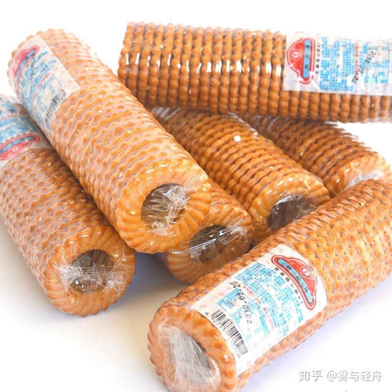 90后的小伙伴你们还记不记得小时候吃的一个饼干圆形的中间是空心的用