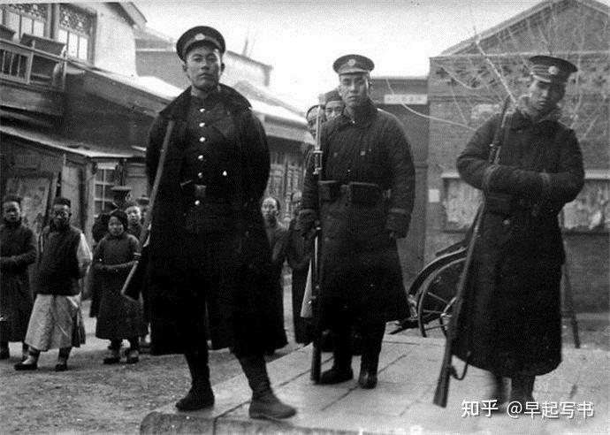 1927年4月6日清晨,京师警察厅侦缉处副处长雷恒成,带着12个小组共540