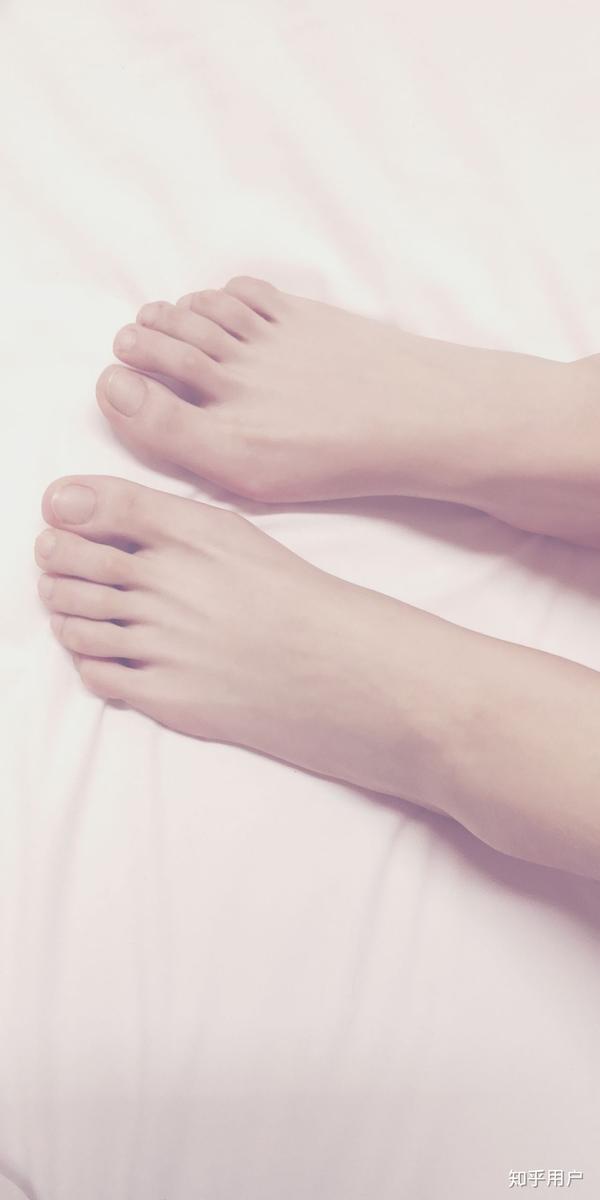 比如喜欢闻臭脚丫?