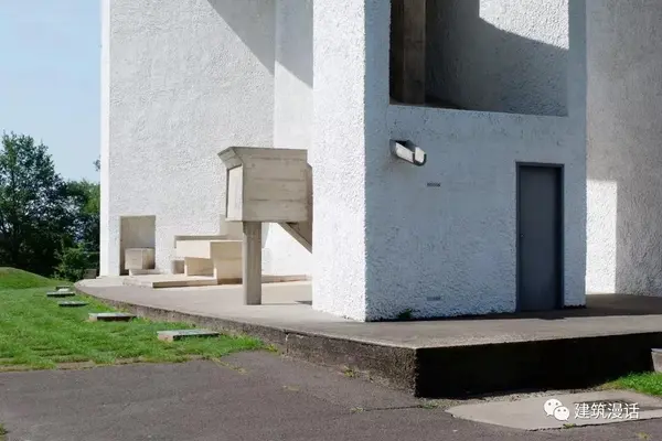 现代主义建筑大师--勒柯布西耶-朗香教堂