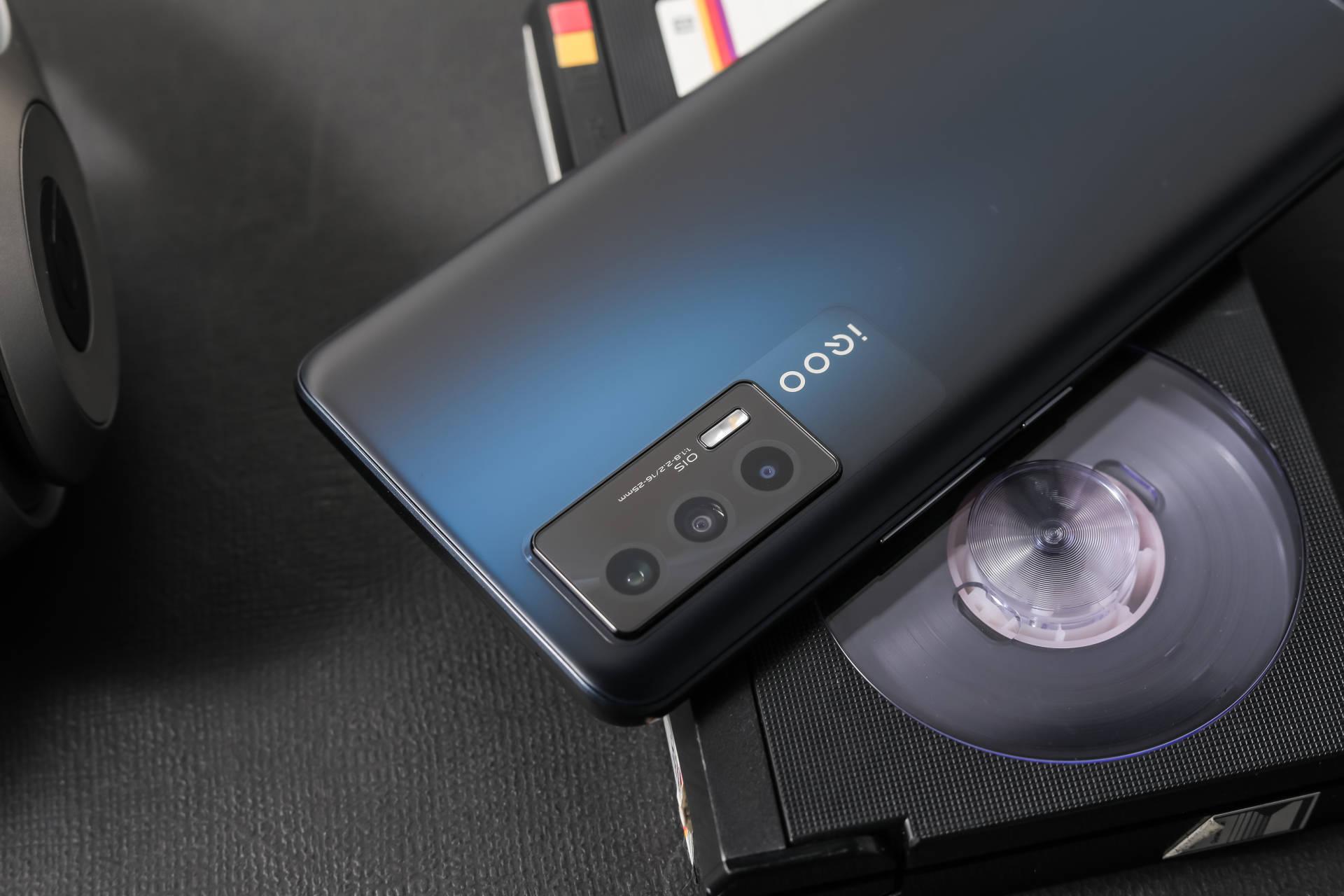 大佬们iqooneo5真我gtneo真我q2pro真我x7pro选哪一个