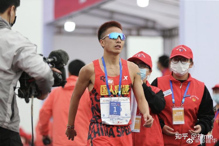如何看待日本马拉松选手铃木健吾突破2小时05大关?