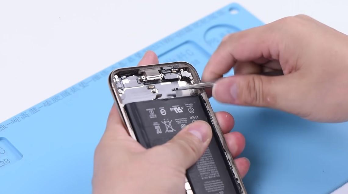 2021年苹果换电池显示维修怎么办iphonexrxsxsmax换电池多少钱