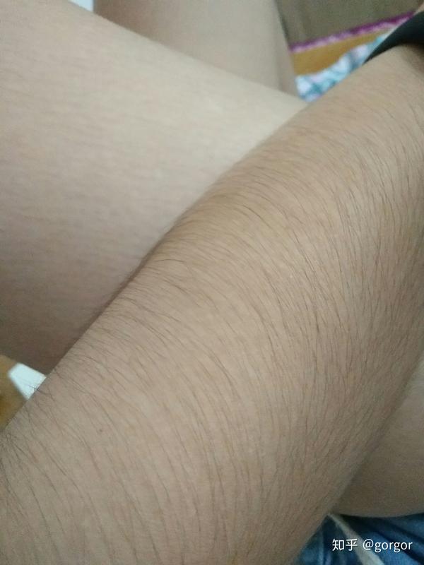 男生看到有腿毛的女生是什么感受?
