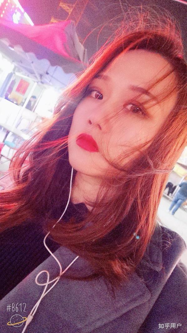 抽烟女孩长这样